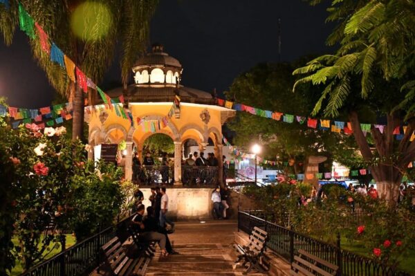 Guadalajara: tour nocturno guiado por Tlaquepaque con servicio de recogida del hotel - Image 7