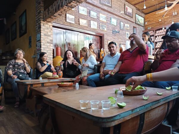 Mucha fiesta: Diviértete en la fábrica "La Aguirreña - Image 2