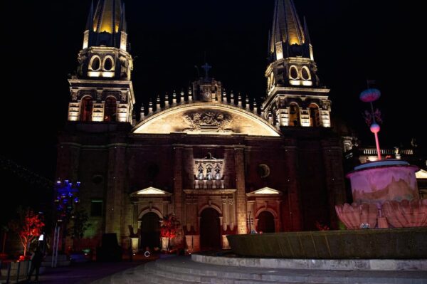 Guadalajara: tour nocturno guiado por Tlaquepaque con servicio de recogida del hotel - Image 9